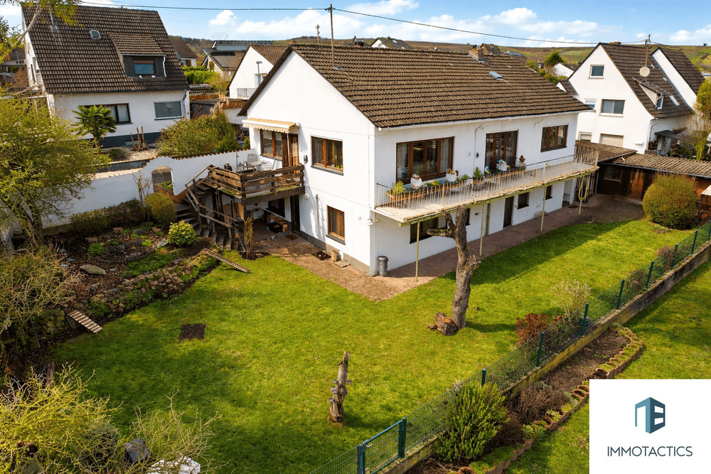 Thumbnail-Einfamilienhaus mit zwei Balkonen, Terrasse, Garten, Garage und Werkstatt in Langenlonsheim