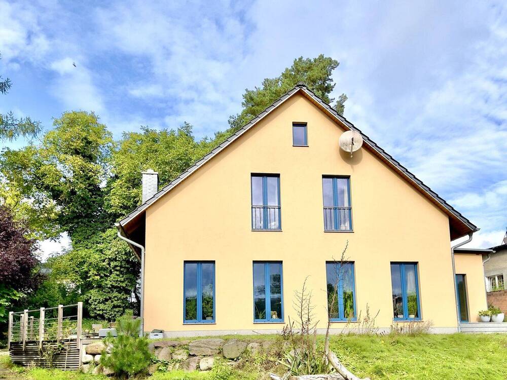 Thumbnail-Modernes Einfamilienhaus auf großem Grundstück