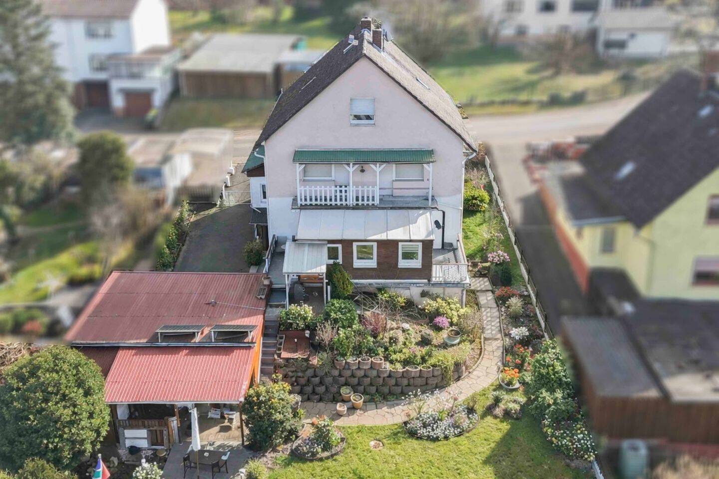 Thumbnail-Großzügiges Familienhaus mit Garten, Balkon & Wintergarten - ideal für Mehrgenerationen