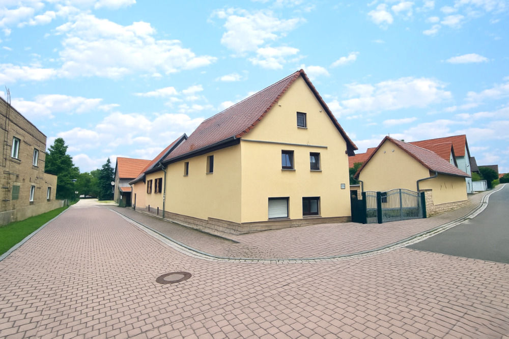 Thumbnail-Charmantes Einfamilienhaus mit Garage
