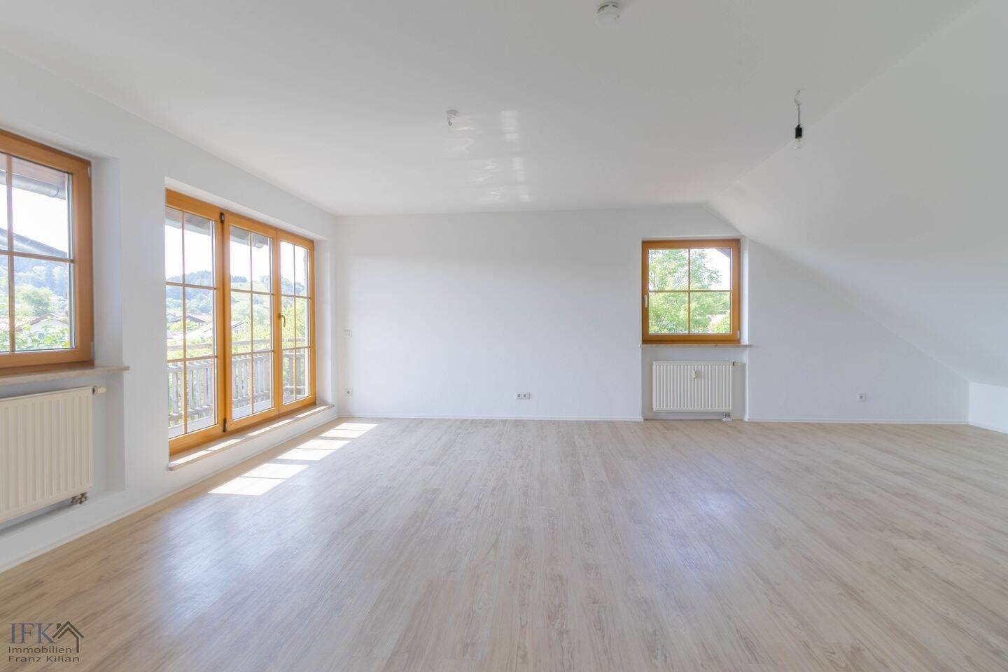 Thumbnail-Sofort bezugsfreie 3-Zimmer-Dachgeschoßwohnung mit Weitblick in Peiting!