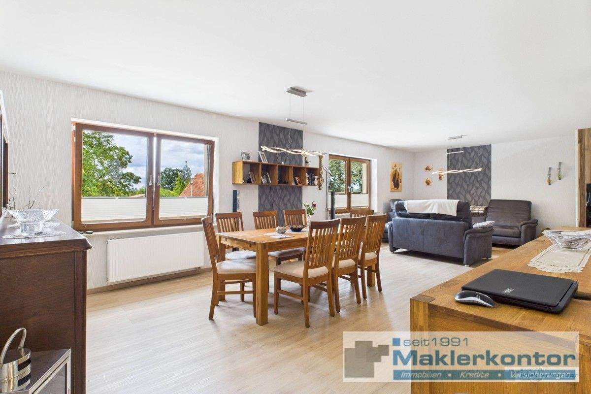 Thumbnail-Zeitlose Doppelhaushälfte mit lichtdurchflutetem Wohnbereich und massiver Garage