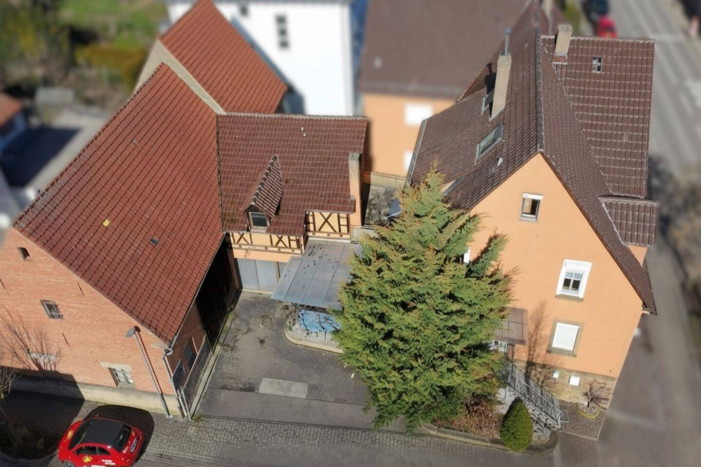 Thumbnail-Doppelhaushälfte mit Gestaltungspotenzial und großer Scheune