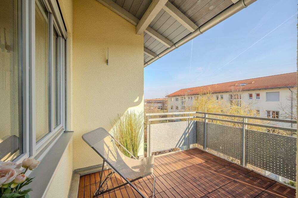 Thumbnail-FIRSTPLACE - Helle Dachgeschosswohnung mit Südbalkon in ruhiger, zentraler Lage von Ismaning