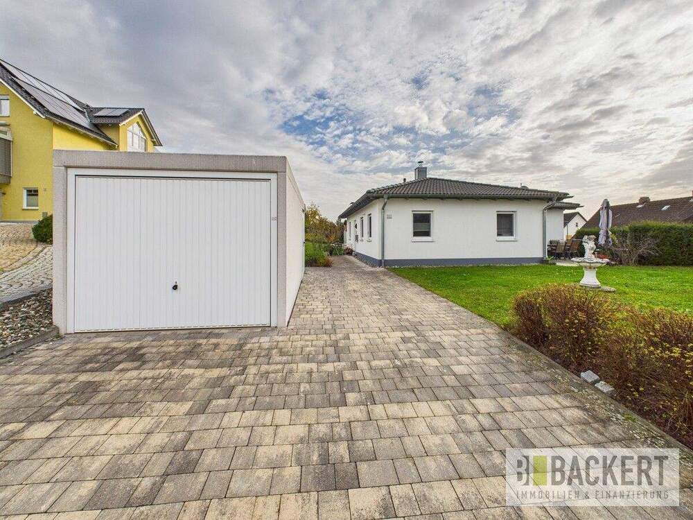 Thumbnail-Neuwertiger Winkelbungalow in begehrter Wohnlage - energieeffizient & gepflegt