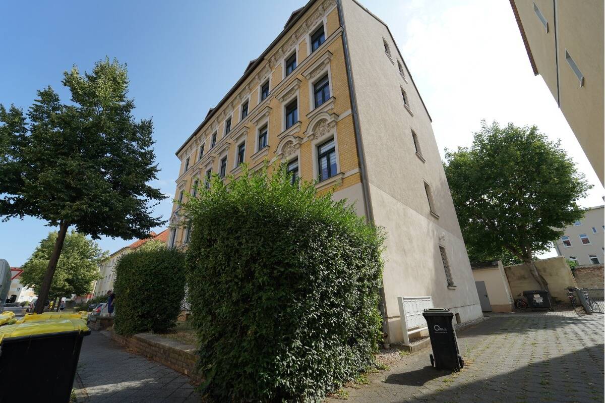 Thumbnail- 3 Minuten zum Cospudener See * 2- Raum Wohnung mit EBK ab 01.07.