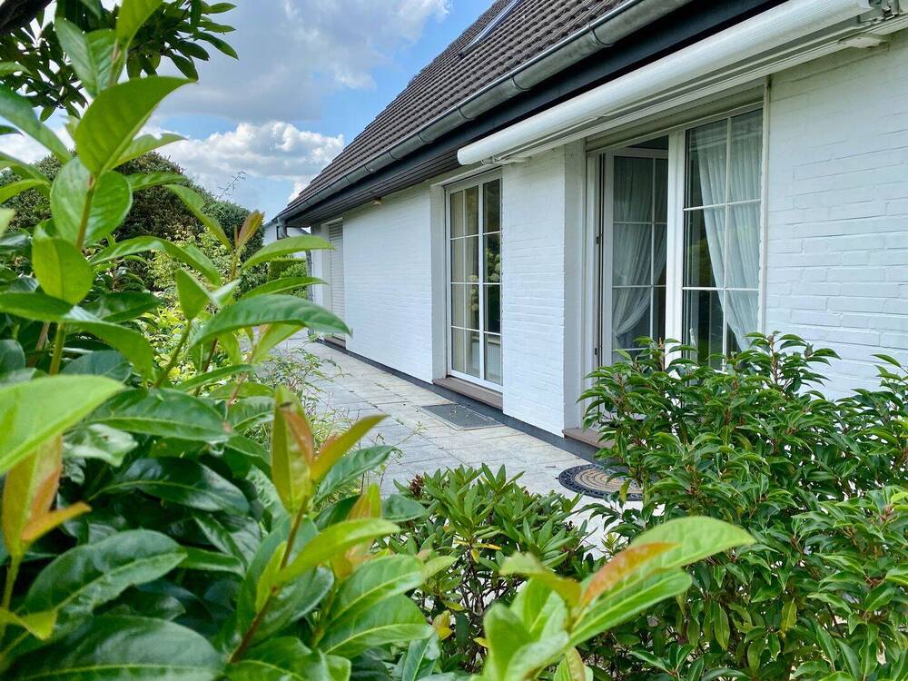 Thumbnail-Idyllisch gelegenes Einfamilienhaus mit herrlich eingewachsenem Grundstück und viel Platz