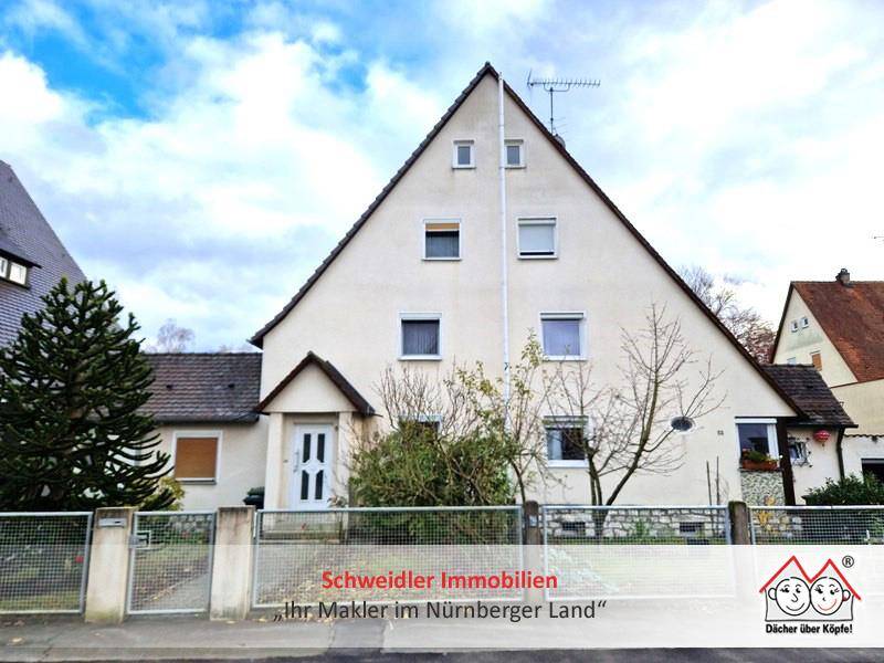 Thumbnail-Doppelhaushälfte mit Stadtgarten, 2 Garagen und Nebengebäuden, zentral gelegen in Lauf