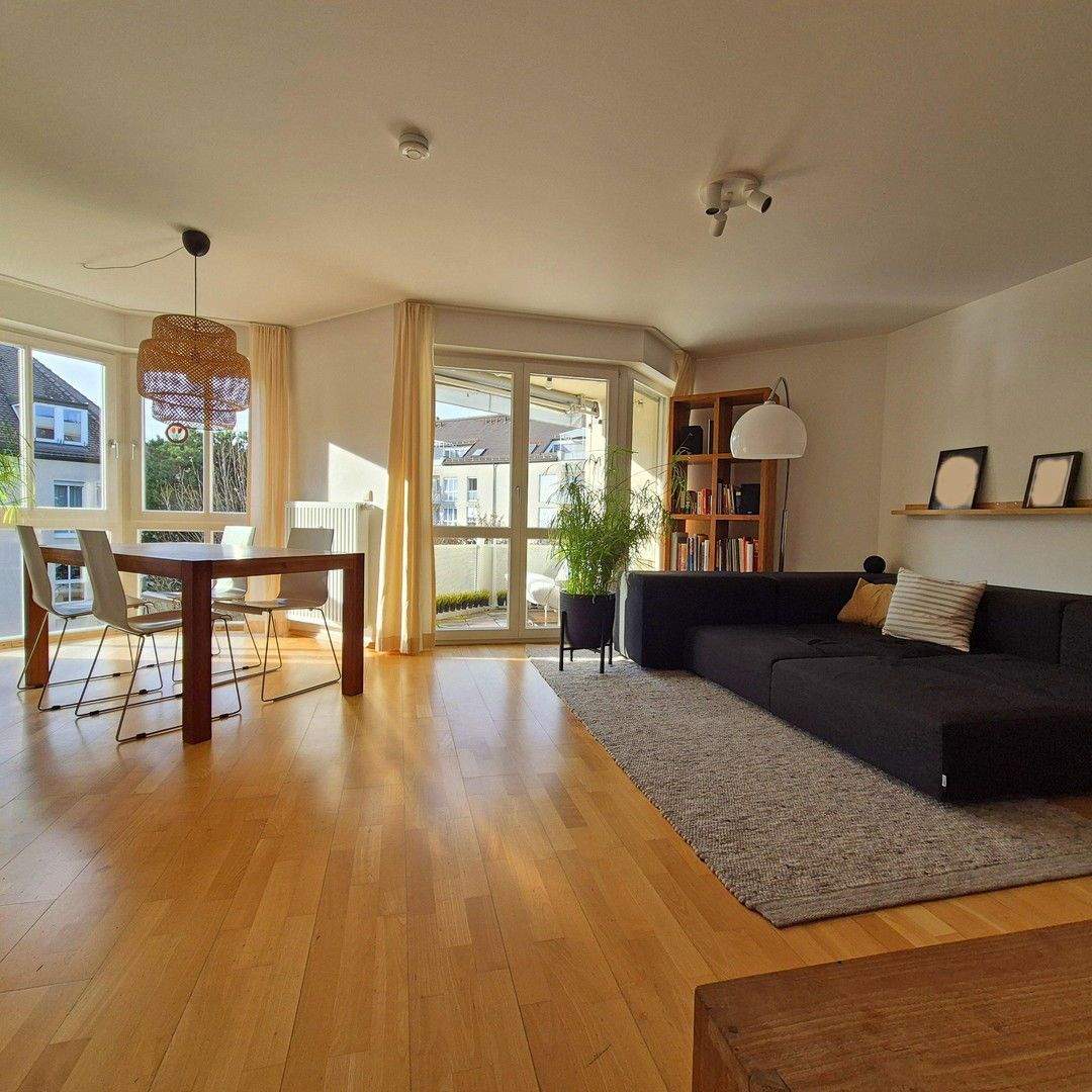 Thumbnail-Top Lage: Helle 3-Zimmer Wohnung mit Balkon im 2. OG in München-Bogenhausen Denning