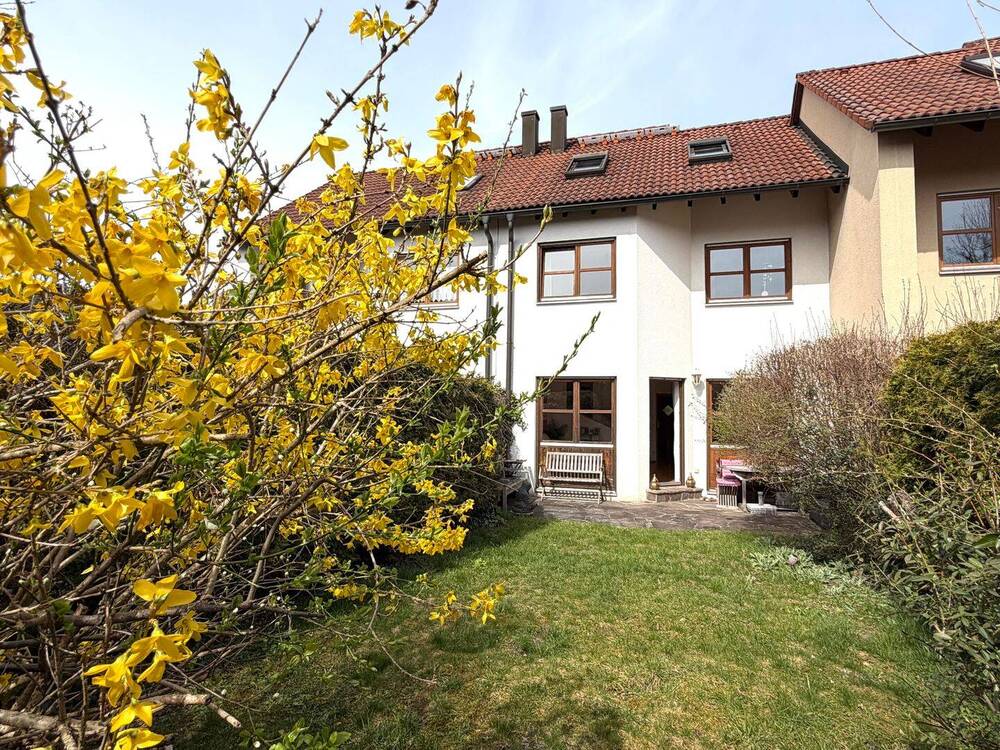 Thumbnail-Viel Platz auf vier Ebenen - Reihenmittelhaus mit Studio, Garten und Carport in Wendelstein zu verkaufen