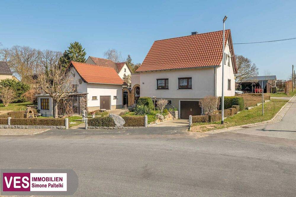 Thumbnail-Einfamilienhaus mit Einliegerwohnung und Nebengebäude in Miltitz