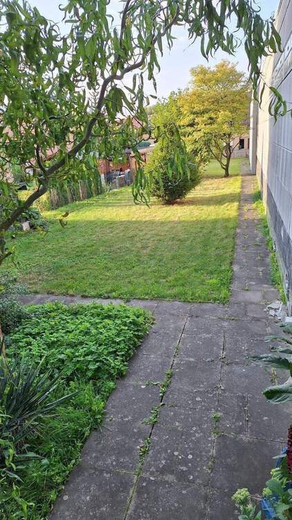 Thumbnail-*Weihnachtspreis! Sanierungsbedürftiges 1-FH in BraunschweigBroitzem m. schmalen u. sehr schönem GrundstückGarten inkl. Anbau u. Garagen