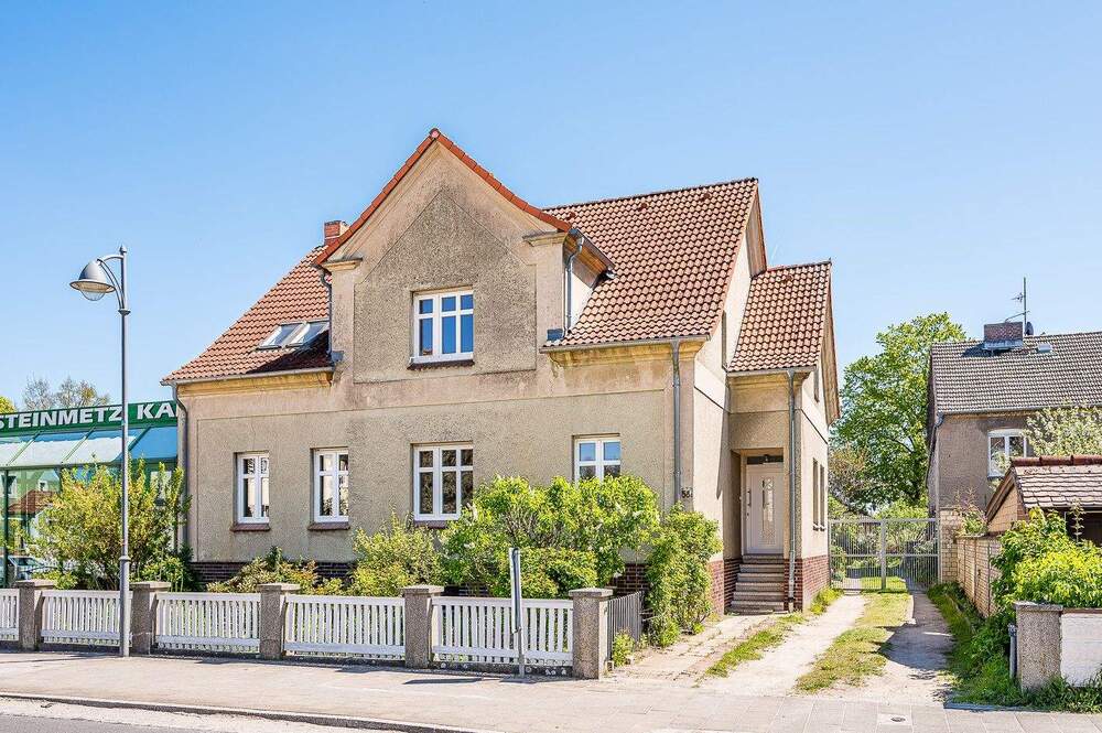 Thumbnail-Großzügiges Einfamilienhaus mit Einliegerwohnung und Remise
