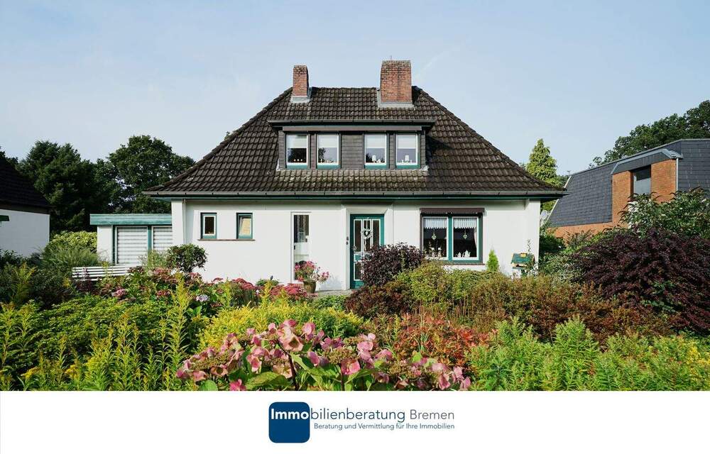 Thumbnail-Charmantes Einfamilienhaus auf attraktiven Hanggrundstück mit Carport