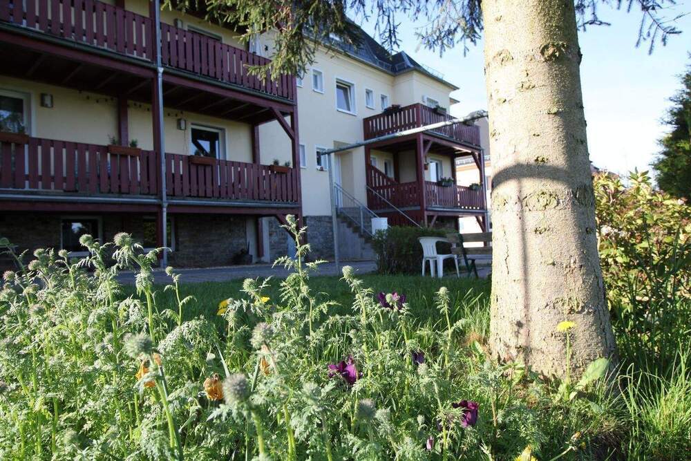 Thumbnail-Im Grünen wohnen! Geräumig geschnittene 2-Raumwohnung mit Balkon und Stellplatz!