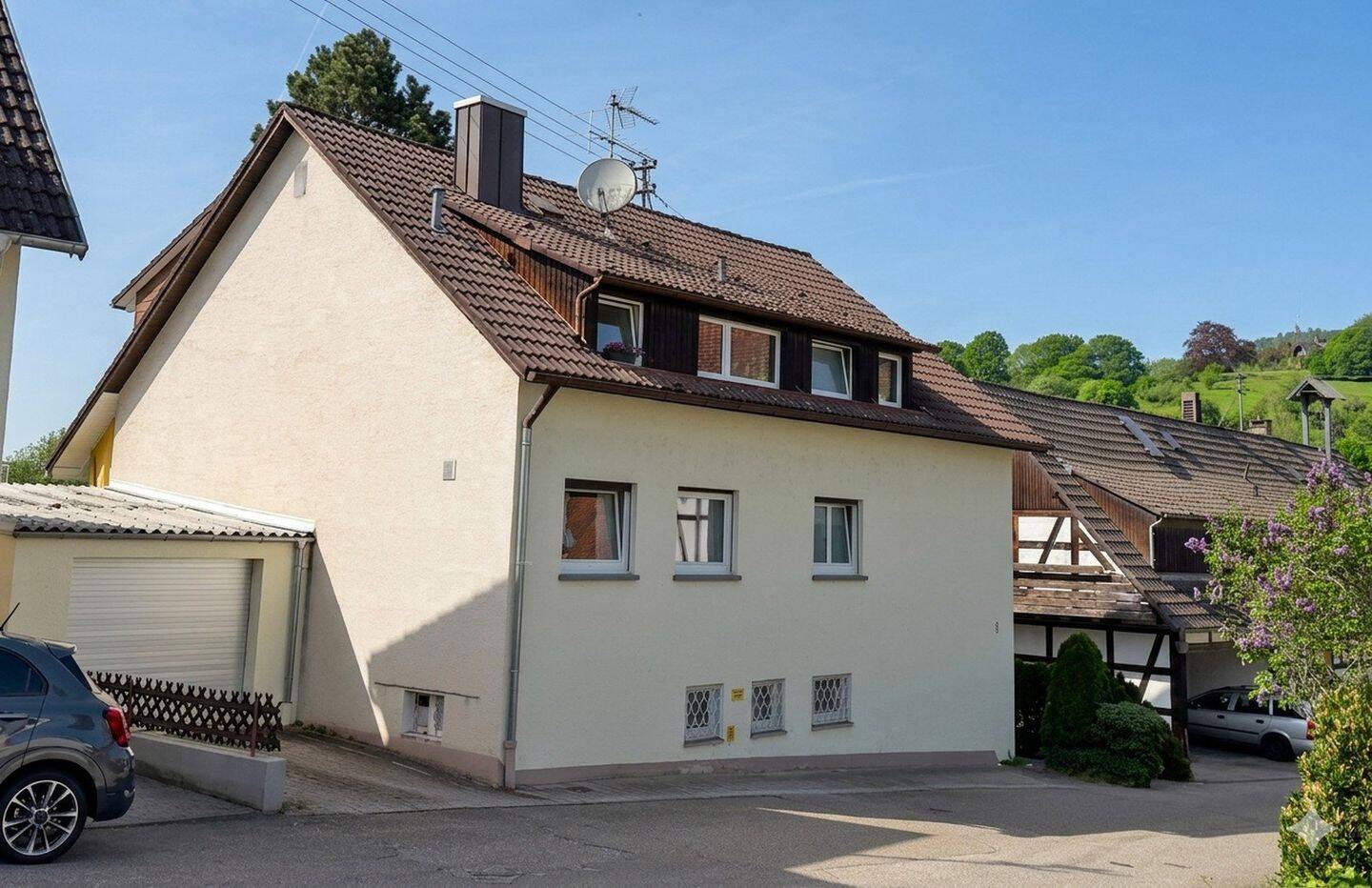 Thumbnail-Freistehendes Zweifamilienhaus in Baden-Baden - Wohnen mit Weitblick und Perspektive