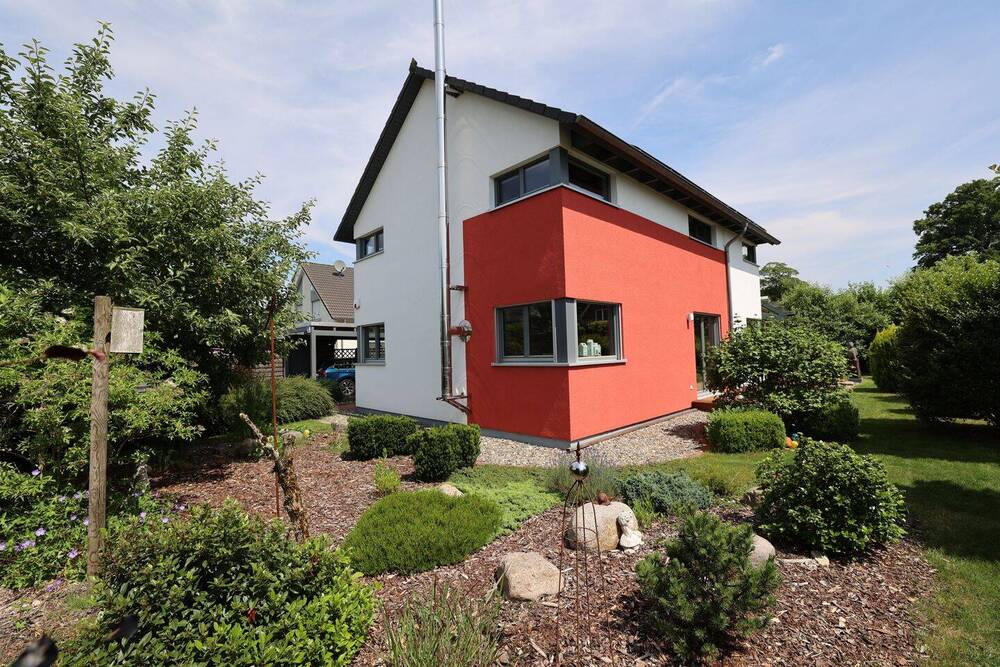 Stilvolles KfW-75-Haus mit Wintergarten in familienfreundlicher Lage