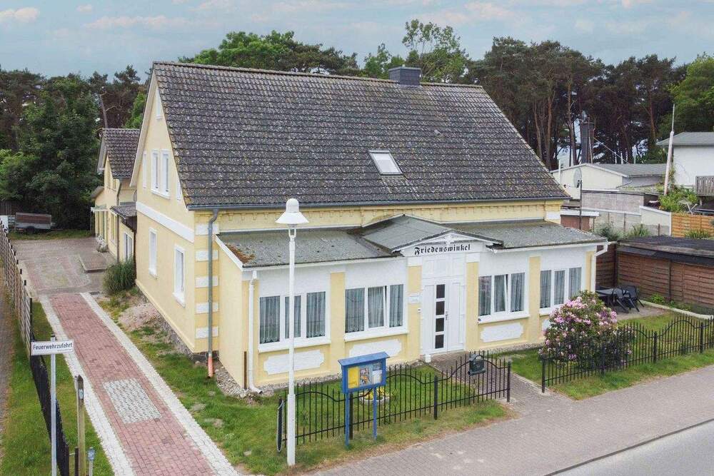 Thumbnail-Umgeben von der Ostsee: Grundstück mit 2 Häusern in Thiessow