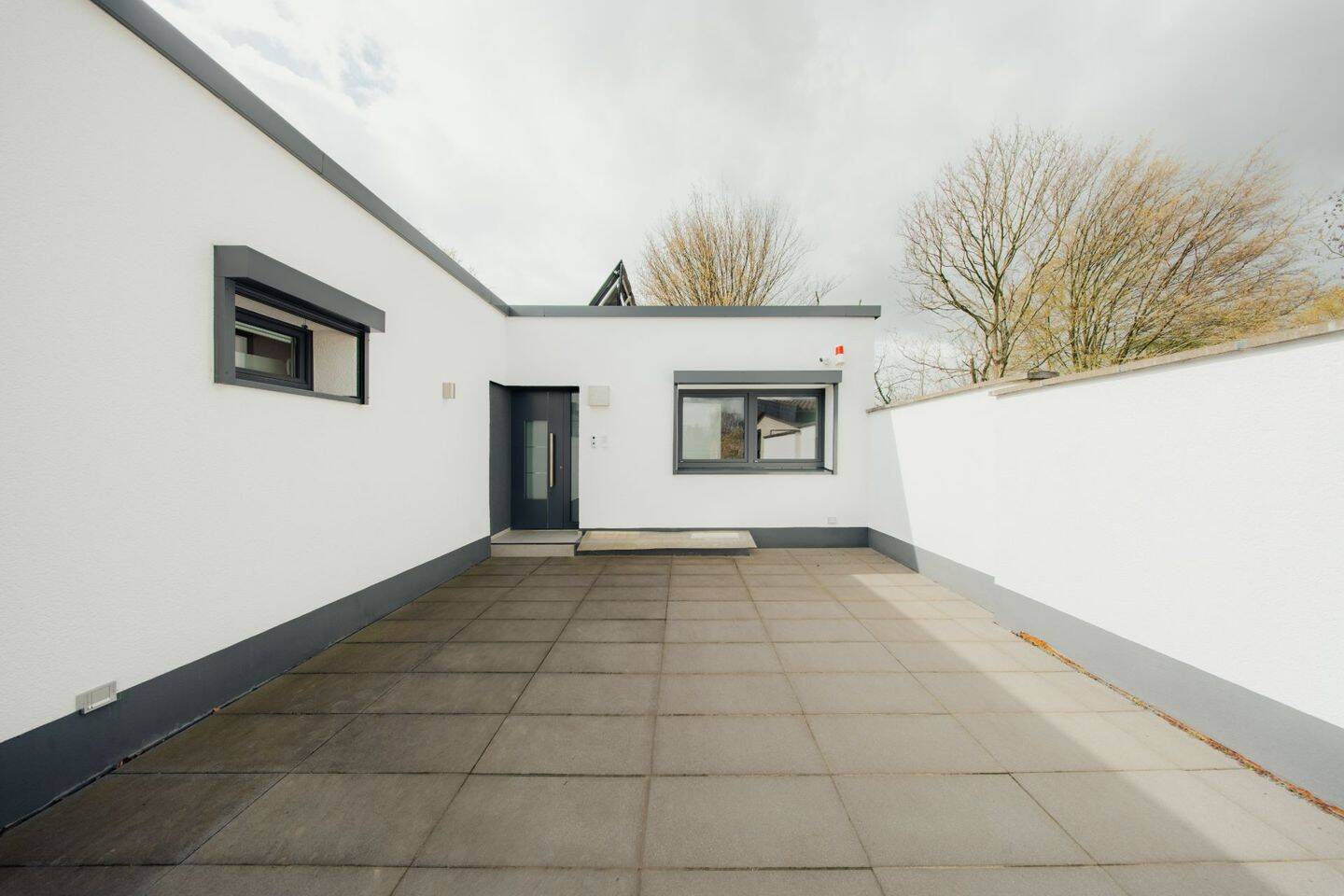 Thumbnail-Frisch sanierter Bungalow mit 148m² Wohnfläche in Köln-Höhenhaus!