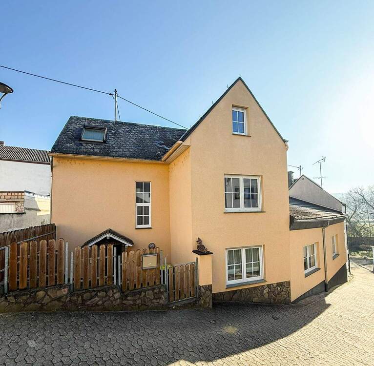 Thumbnail-Liebevoll Saniertes Einfamilienhaus mit großzügigem Wohnbereich in Andernach-Miesenheim