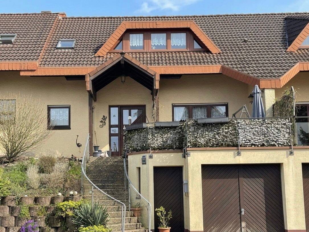 Thumbnail-Familienfreundliches Reihenhaus mit 3 Schlafzimmer- Terrassen und Garage