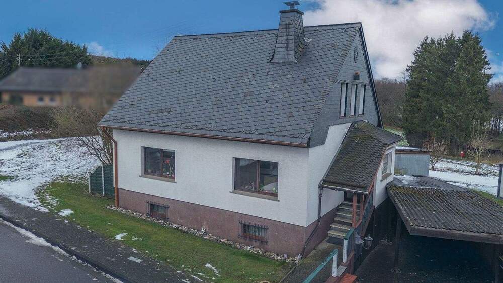 Thumbnail-Einfamilienhaus bei Horhausen mit stabilen Mieteinnahmen und weitläufigem Grundstück
