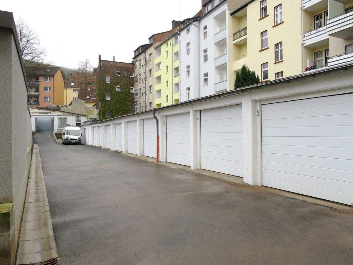 Thumbnail-9 Einheiten! Vielseitiges Immobilienpaket in Hagen: Halle, Büro und Garagen im Komplettpaket.