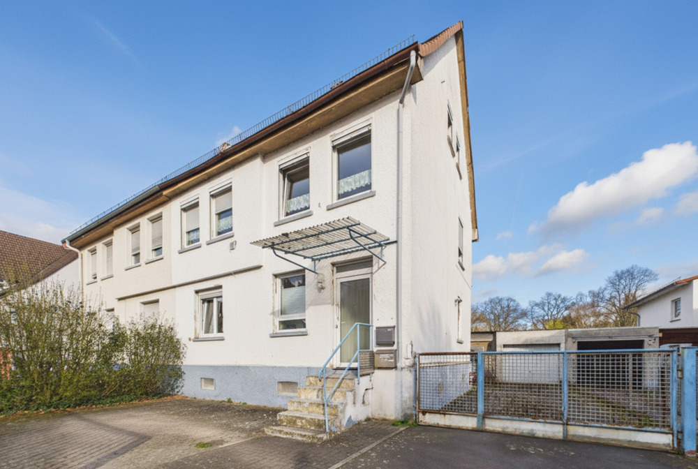 Thumbnail-Großzügiges Wohnhaus mit Einliegerwohnung und Garten in zentraler Lage von Kleinlinden