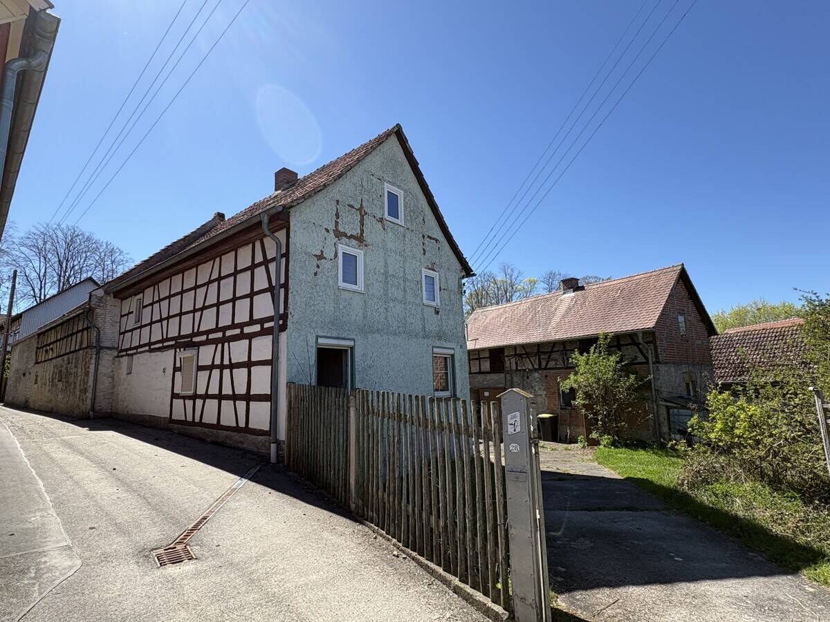 Thumbnail-Denkmalgeschützes, kleines Haus mit Nebengelassen