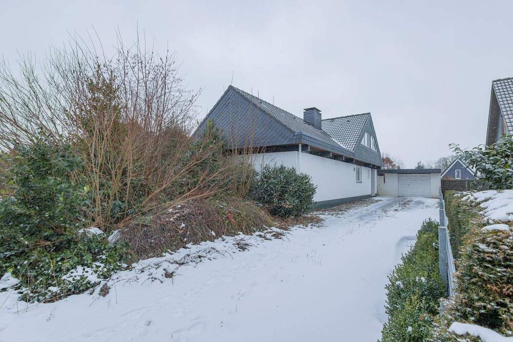 Thumbnail-Großes Einfamilienhaus mit besonderer Architektur in ruhiger Umgebung in Rickert