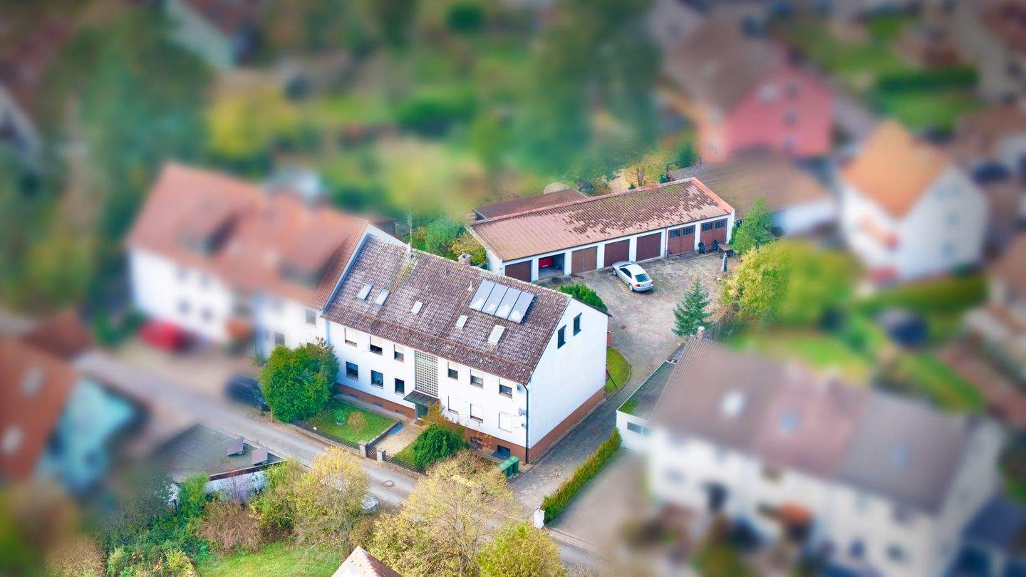 Thumbnail-7-Parteienhaus mit Garagenhof auf großzügigem Anwesen in naturnaher Lage von Zirndorf
