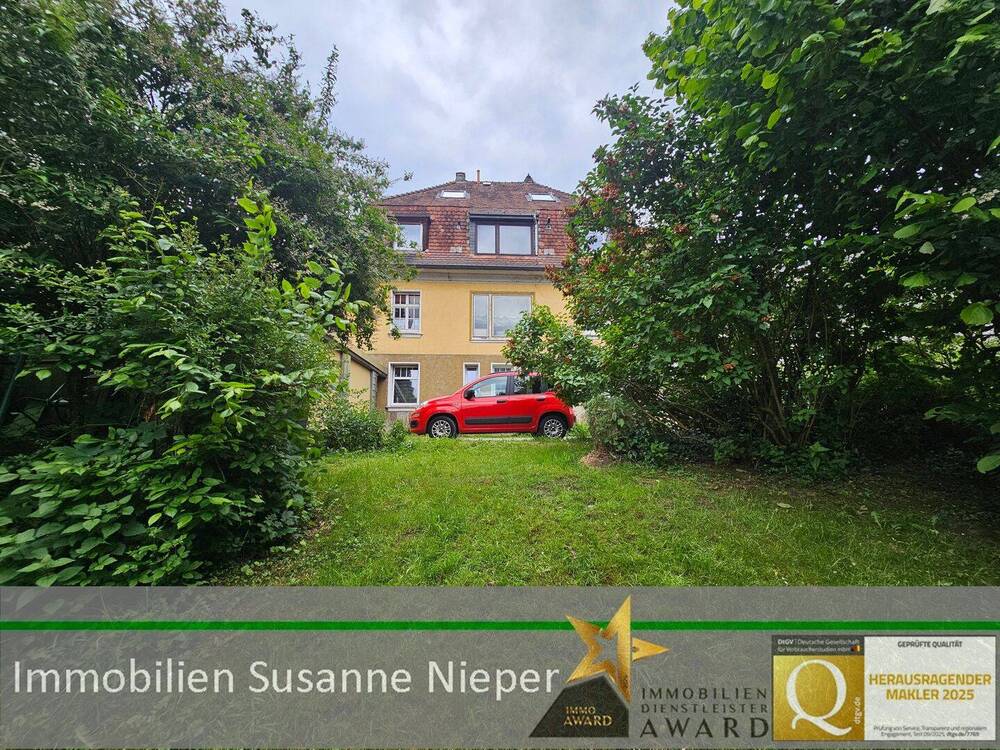 Thumbnail-Freistehendes 3-Familienhaus mit zwei beziehbaren Wohneinheiten auf 1.734 m² Grundstück