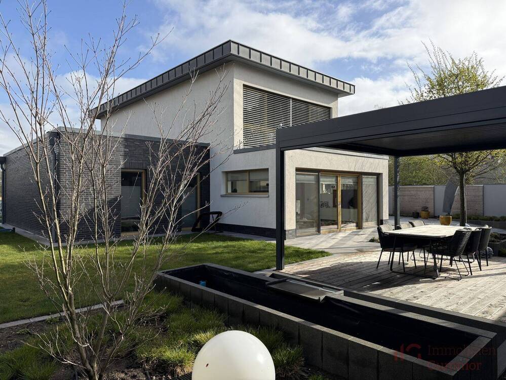 Thumbnail-IMMOBILIEN GUMNIOR präsentiert: Luxuriöses Wohnen in moderner Architektur mit privatem Gartenparadies