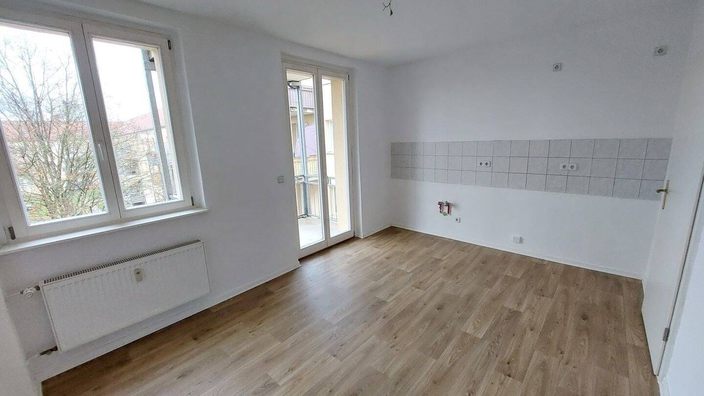 Thumbnail-3-R-Wohnung mit großer Küche und Balkon im 2.OG