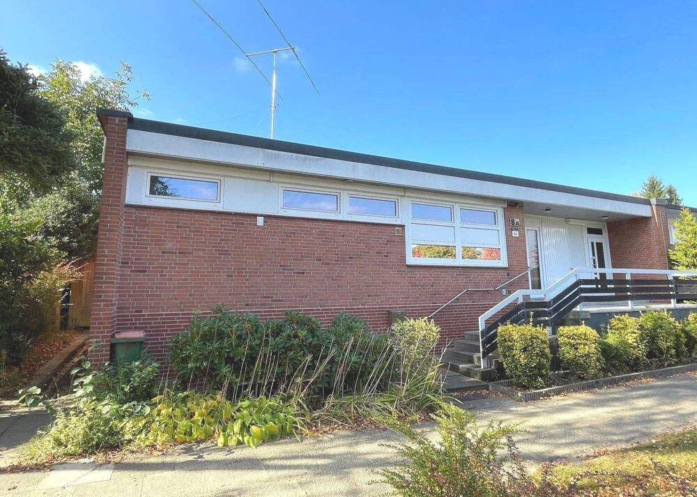 Thumbnail-Verkaufsangebot für einen Bungalow - EFH, 5 Zimmer, ca. 112,09 m² Wohnfläche, 2 Garagen, eigenes Grundstück ca. 356 m², in 21077 Hamburg-Marmstorf