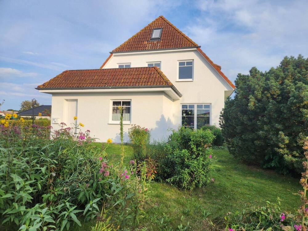 Wohnhaus mit Wasserblick und großem Garten
