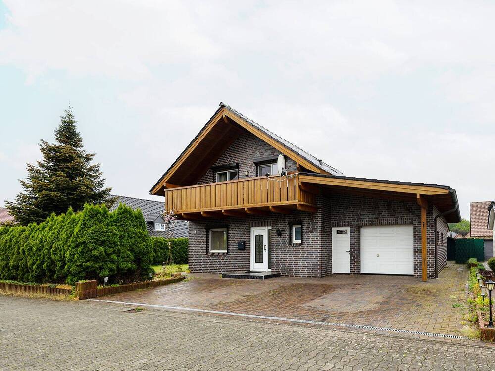 Thumbnail-Modernisiertes Einfamilienhaus mit Wintergarten, Sauna & umlaufender Terrasse