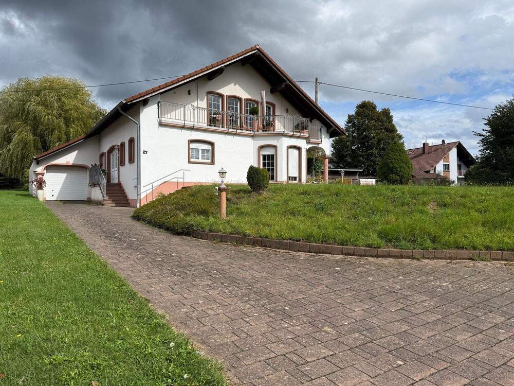 Thumbnail-Gepflegtes 1-2 Familienhaus in einem Mettlacher Ortsteil zu verkaufen!