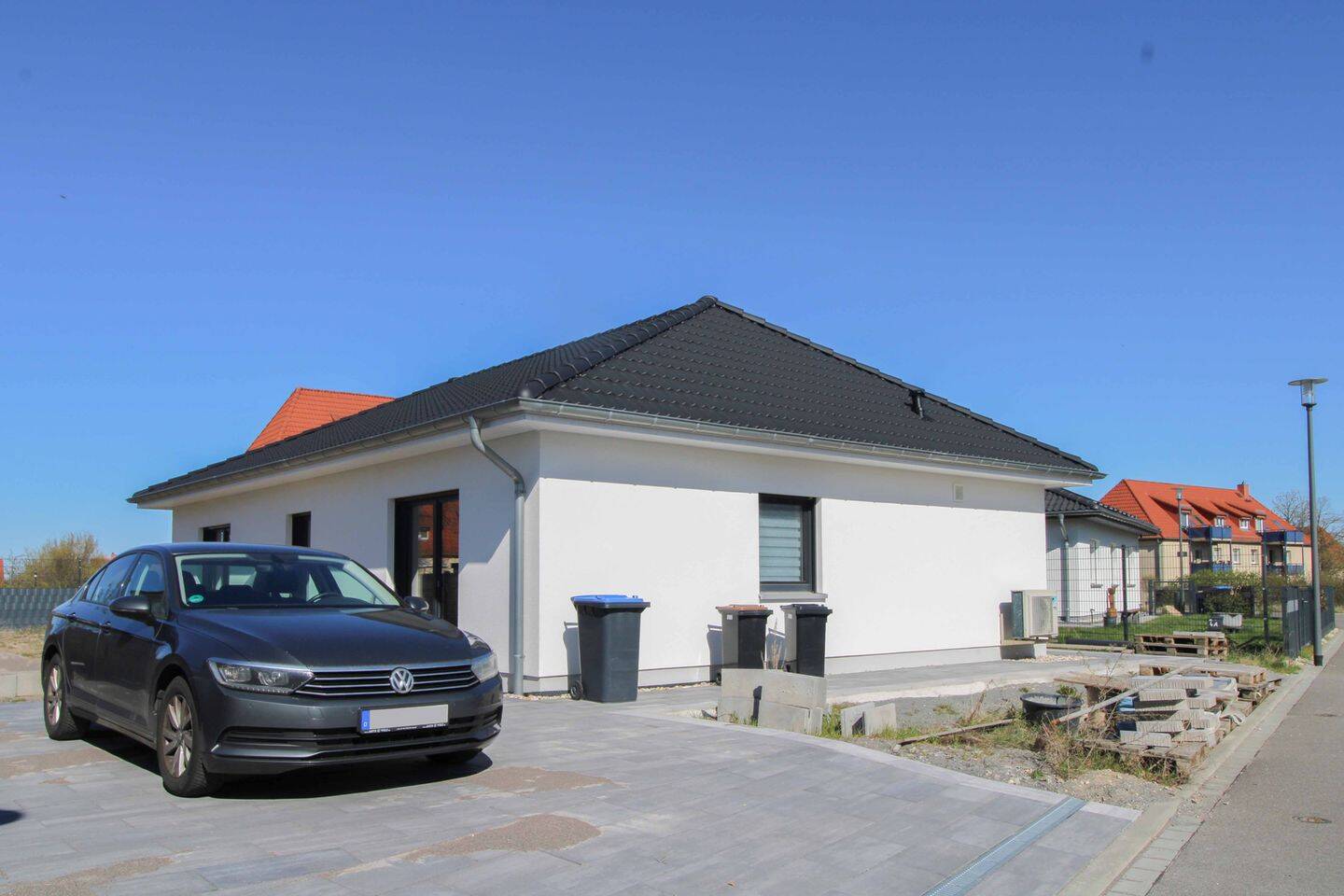 Thumbnail-Modernes Wohnen auf einer Ebene - Stilvoller Neubau-Bungalow in ruhiger Lage