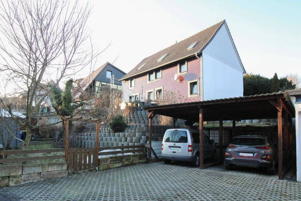 Thumbnail-Umfangreich modernisiertes Einfamilienhaus mit 6 Zimmern, großem Garten und Bergblick