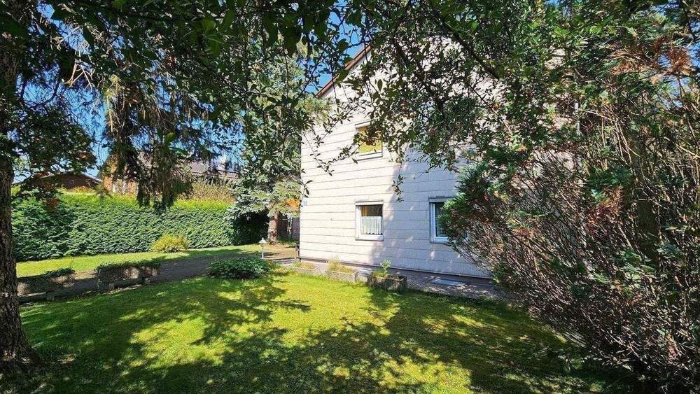 Thumbnail-Renovierungsbedürftige Zweifamilienhaus 172 m² Wohnfläche mit ca. 632 m² Grundstück in Bruckmühl