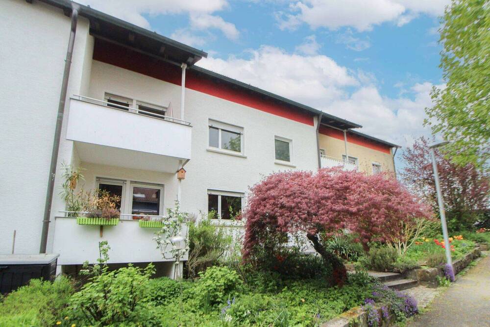 Thumbnail-Flexibel nutzbares RMH mit 2-3 Wohneinheiten, Garten, Balkone und zwei Garagen in Feldrandlage