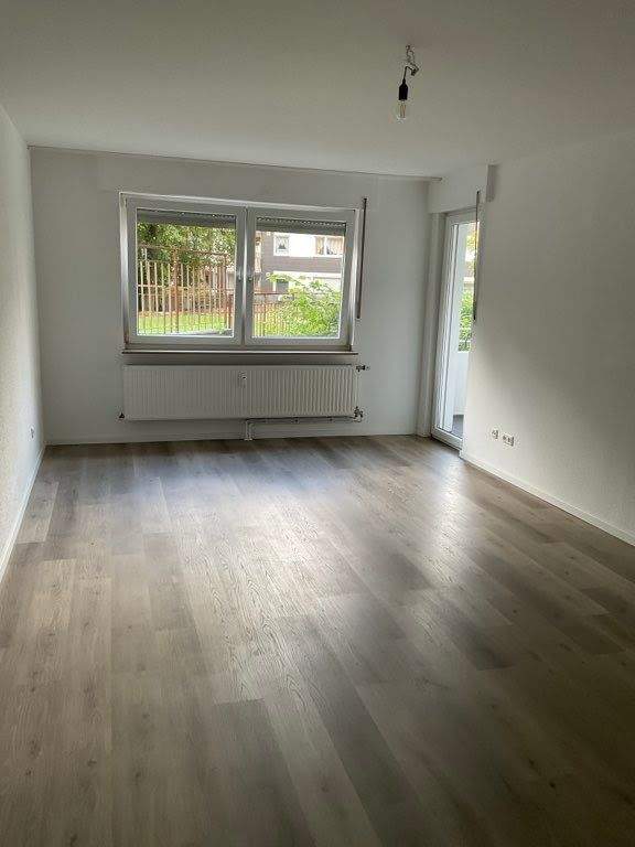 Thumbnail-Sehr schöne sanierte 2 Zimmer Wohnung mit Balkon in Duisburg zu vermieten