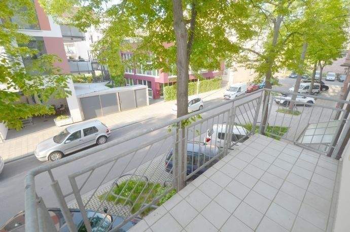 Thumbnail-GROSSZÜGIGE 2-ZIMMER-WOHNUNG MIT BALKON UND TG-STELLPLATZ- ZENTRAL IN KARLSRUHE