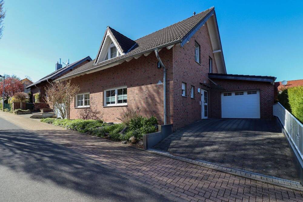 Thumbnail-Familienfreundliches Einfamilienhaus mit schön angelegtem Garten