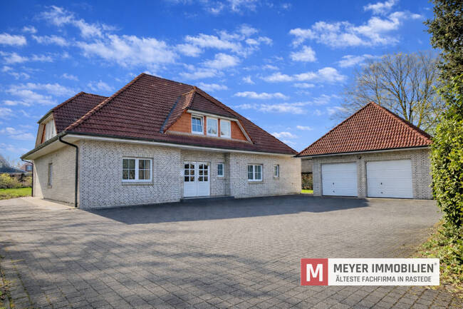 Thumbnail-Großzügiges Zweifamilienhaus mit Doppelgarage auf weitläufigem Grundstück in Hahn-Lehmden (Obj.-Nr. 6605)