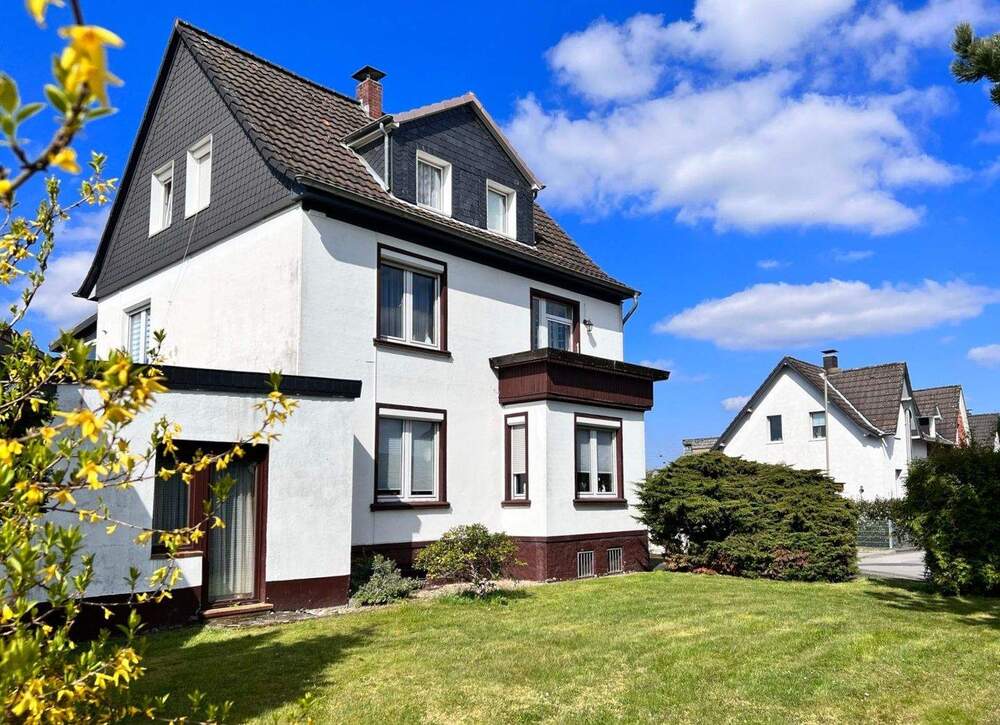 Thumbnail-Dreifamilienhaus in zentraler Lage