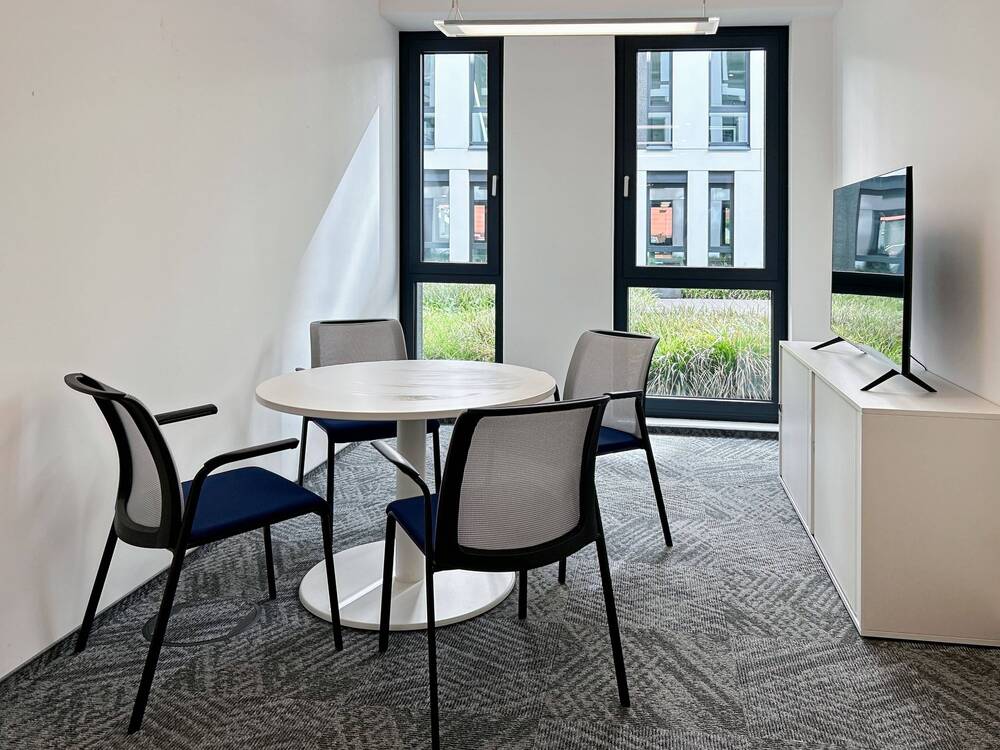 Thumbnail-All-inclusive-Zugang zu professionellen Büroräumen für 4 Personen in HQ HangarOne