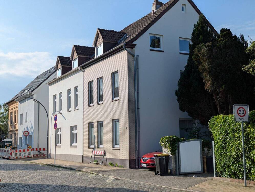 Thumbnail-Gemütliche, helle Dachgeschosswohnung! Sofort frei!