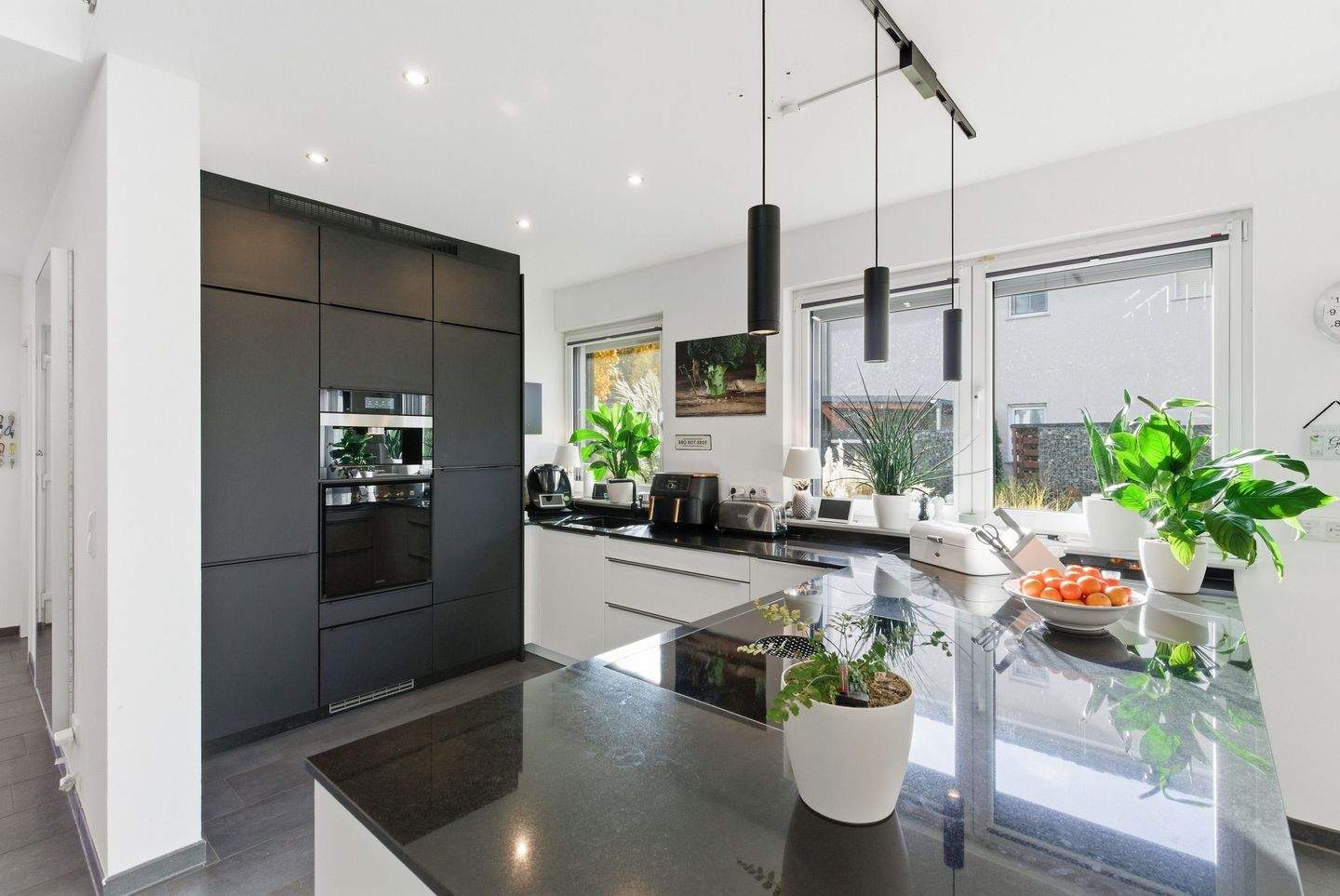 Thumbnail-Architektonische Eleganz trifft auf modernen Wohnkomfort - Ihr exklusives Einfamilienhaus